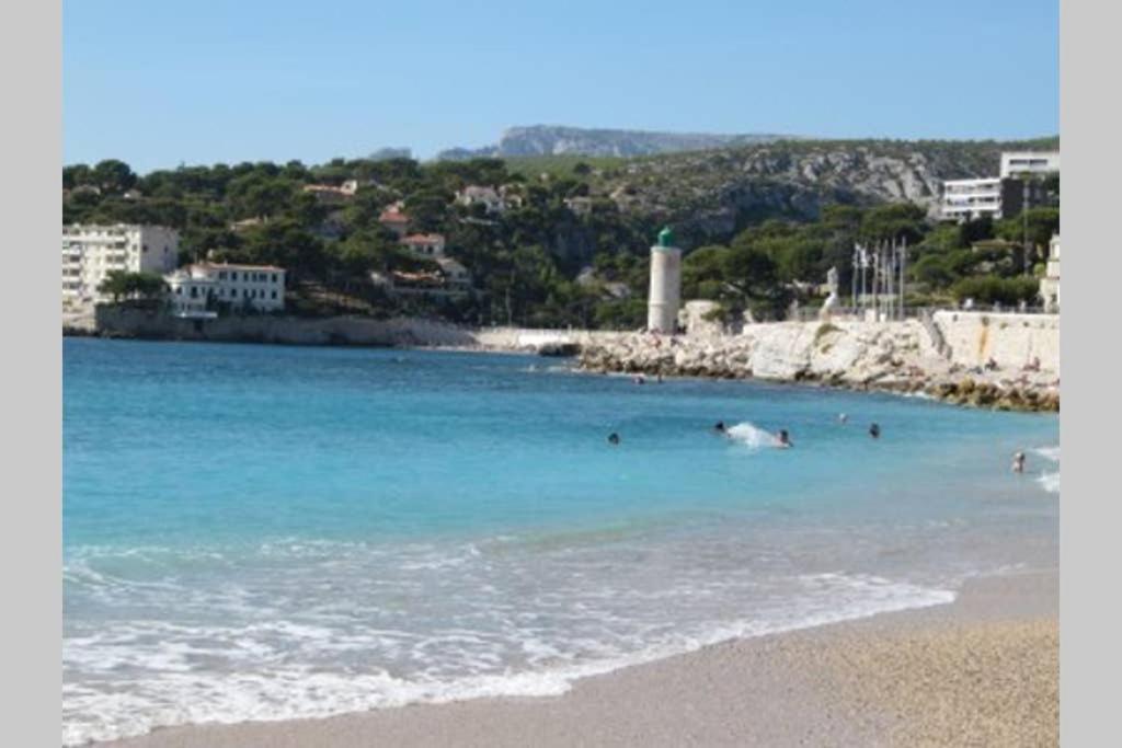 La Rade vue mer parking K6&you Cassis Extérieur photo