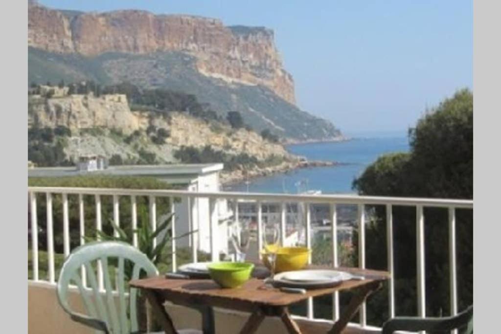 La Rade vue mer parking K6&you Cassis Extérieur photo