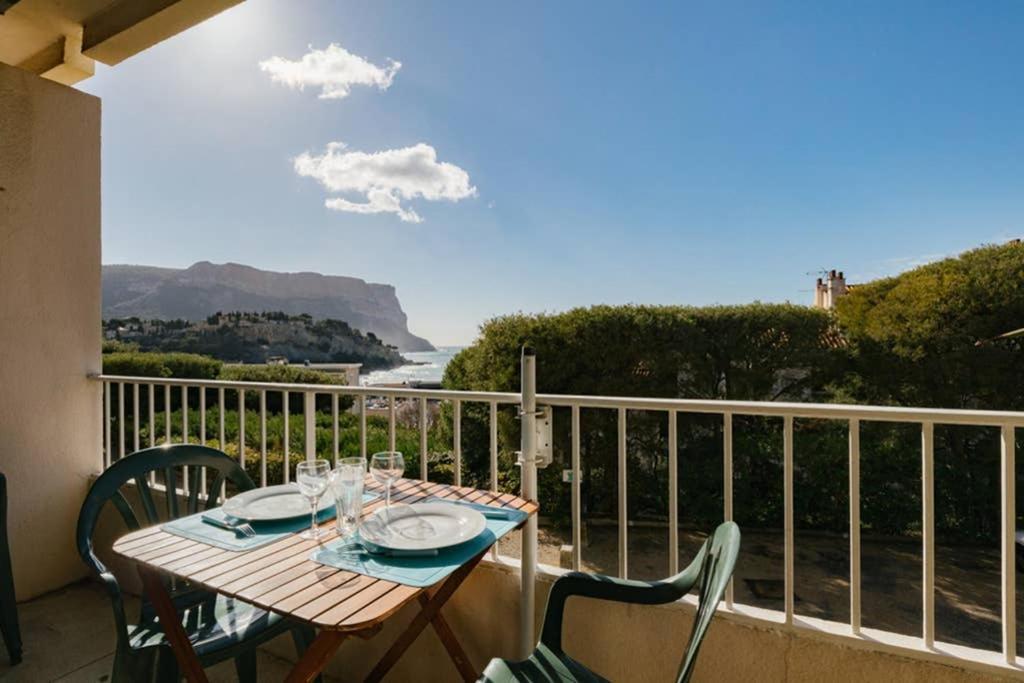 La Rade vue mer parking K6&you Cassis Extérieur photo
