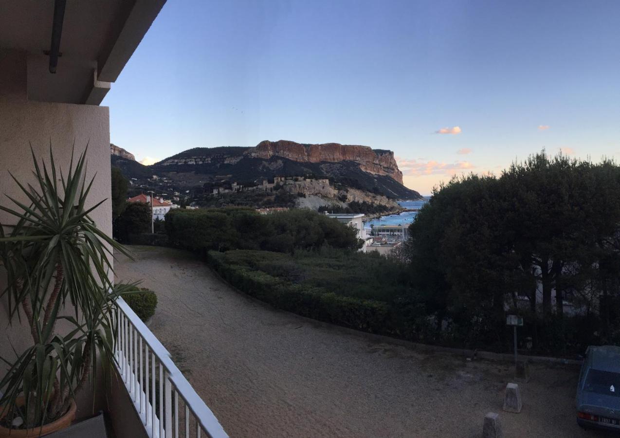 La Rade vue mer parking K6&you Cassis Extérieur photo